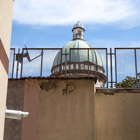 Appartamento Elegante Con Terrazzino Nel Centro Di Napoli ภายนอก รูปภาพ